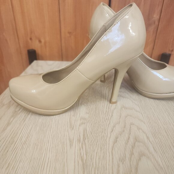 Taupe heels - Picture 3 of 7